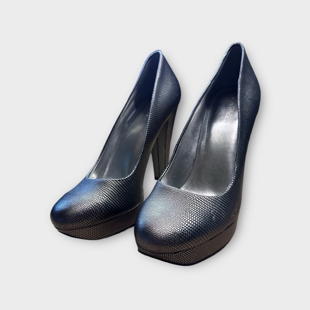 Calvin Klein Women’s Gunmetal Silver Size 7 Pumps - Gently used - 4.5" heel 👠